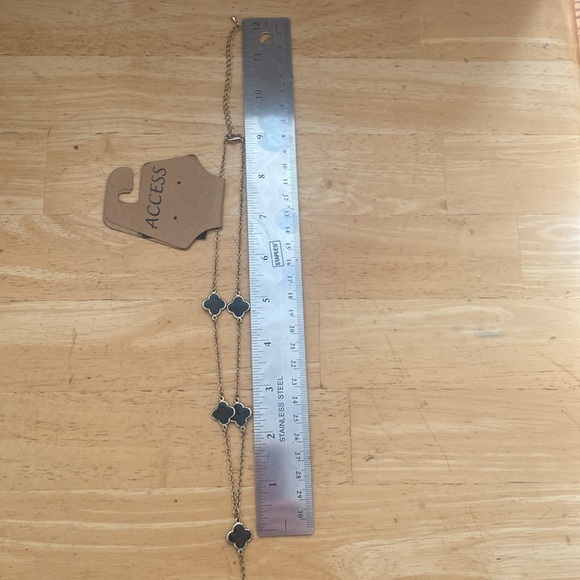 Good tone and black double side y - necklace. Necklace is 18 in w 3 in extender - Picture 3 of 6